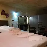 Rose Nest Cave 2*